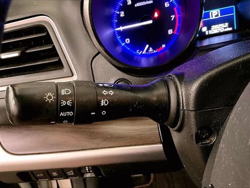 Used 2017 Subaru Outback 3.6R Touring AWD/4WD image 31