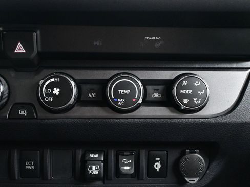 Used 2019 Toyota Tacoma TRD Sport image 19