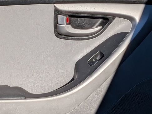 Used 2015 Hyundai Elantra SE image 21