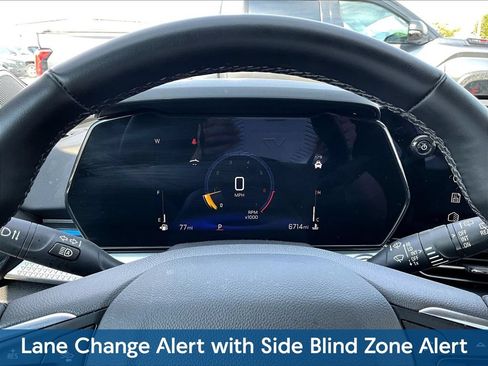 Used 2025 Chevrolet Trax LT w/ Driver Confidence Package FWD image 16