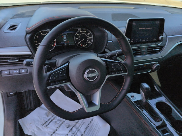 Used 2025 Nissan Altima 2.5 SR AWD/4WD image 13