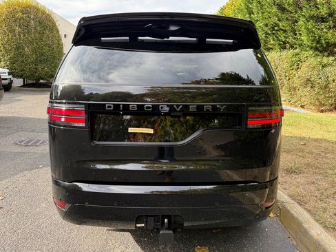 New 2025 Land Rover Discovery Dynamic SE image 3