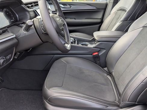 New 2025 Jeep Grand Cherokee Altitude AWD/4WD image 7