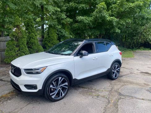 Used 2019 Volvo XC40 T5 R-Design AWD/4WD image 1
