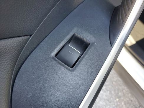 Used 2022 Toyota RAV4 XLE Premium image 16