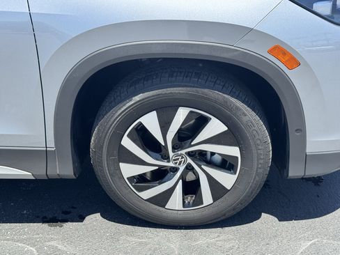 Certified 2025 Volkswagen Tiguan S FWD image 11