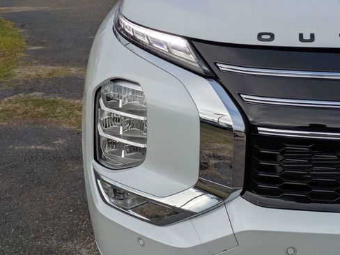 New 2026 Mitsubishi Outlander SEL image 10