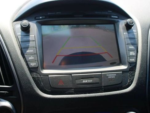 Used 2015 Hyundai Tucson Limited w/ Option Group 03 FWD image 12