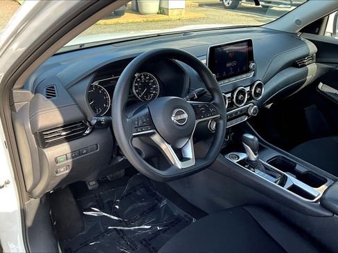 Used 2025 Nissan Sentra SV FWD image 13