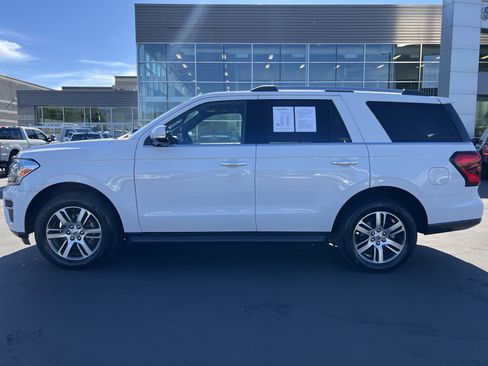 Used 2024 Ford Expedition Limited AWD/4WD image 2