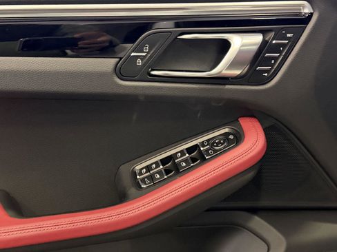 Certified 2023 Porsche Macan S image 14