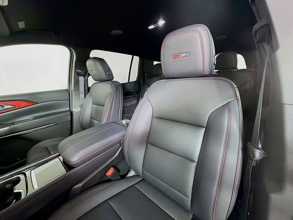New 2026 Chevrolet Traverse Z71 w/ Enhanced Driving Package AWD/4WD image 11