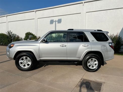 Used 2023 Toyota 4Runner SR5 image 5
