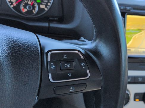 Used 2015 Volkswagen Eos Executive image 26