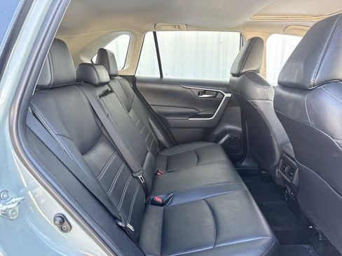 Used 2021 Toyota RAV4 XLE Premium image 32