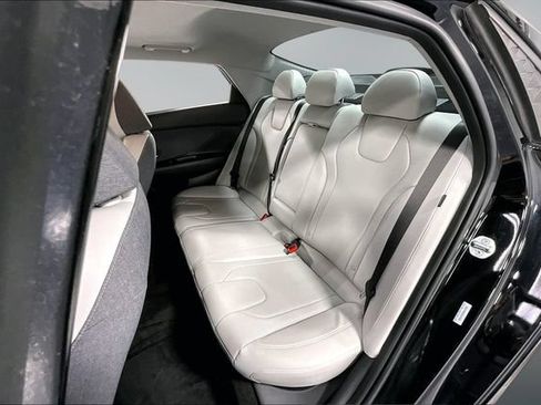 Used 2025 Hyundai Elantra Limited FWD image 22