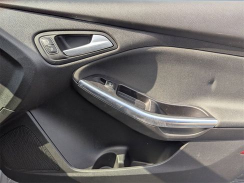 Used 2018 Ford Focus ST image 25
