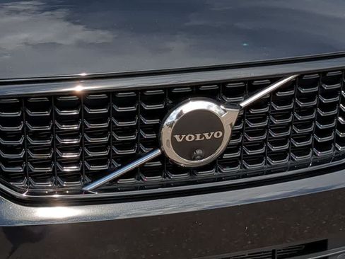 Used 2023 Volvo XC40 B5 Plus w/ Protection Package Premier AWD/4WD image 11