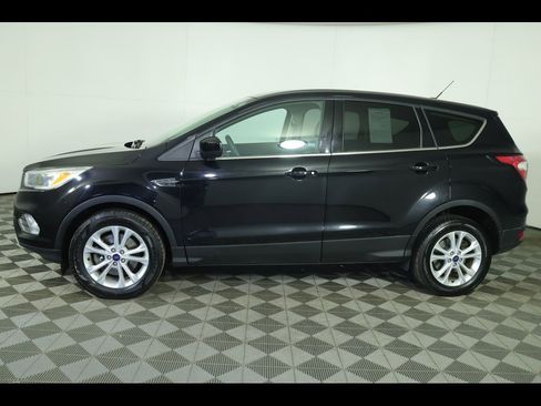 Used 2017 Ford Escape SE image 4