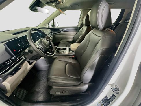 Used 2026 Kia Carnival FWD image 13