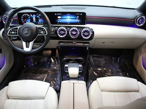 Used 2019 Mercedes-Benz A 220 image 25