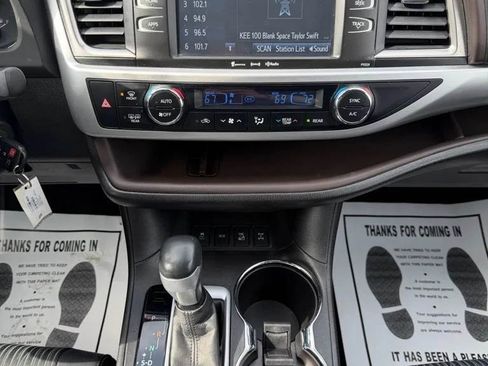 Used 2017 Toyota Highlander Plus w/ Carpet Mat Package image 20