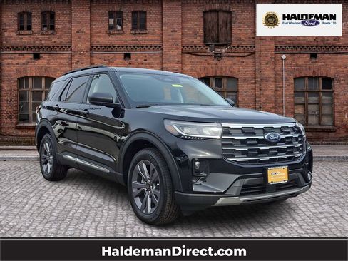 Used 2025 Ford Explorer Active w/ Active Comfort Package image 1