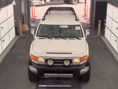 Used 2012 Toyota FJ Cruiser 4WD w/ Upgrade Pkg image 2