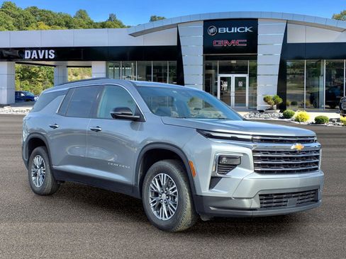 Used 2024 Chevrolet Traverse LT image 1