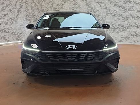 New 2026 Hyundai Elantra SE image 2