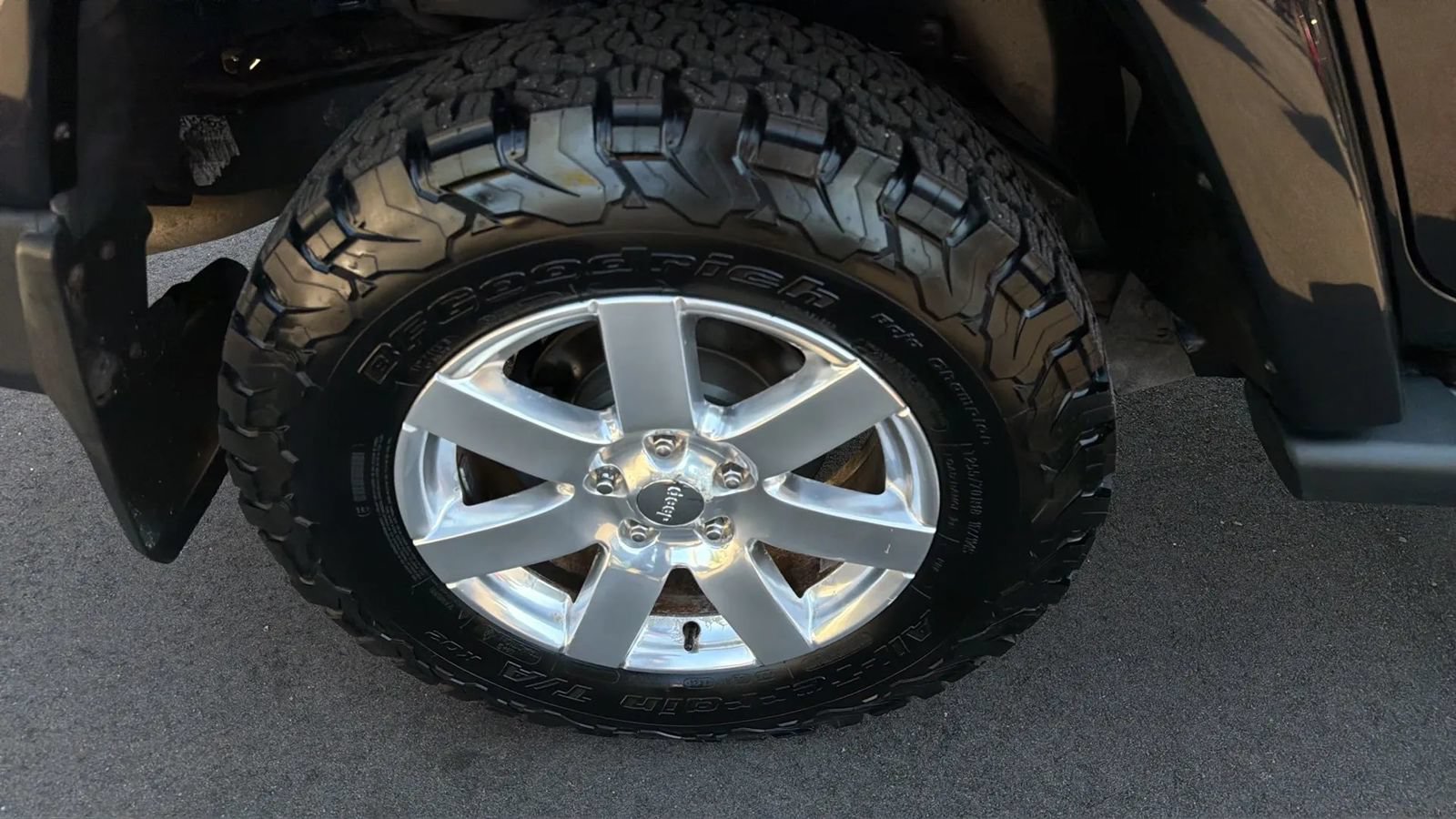 Used 2013 Jeep Wrangler Unlimited Sahara w/ Dual Top Group AWD/4WD image 19