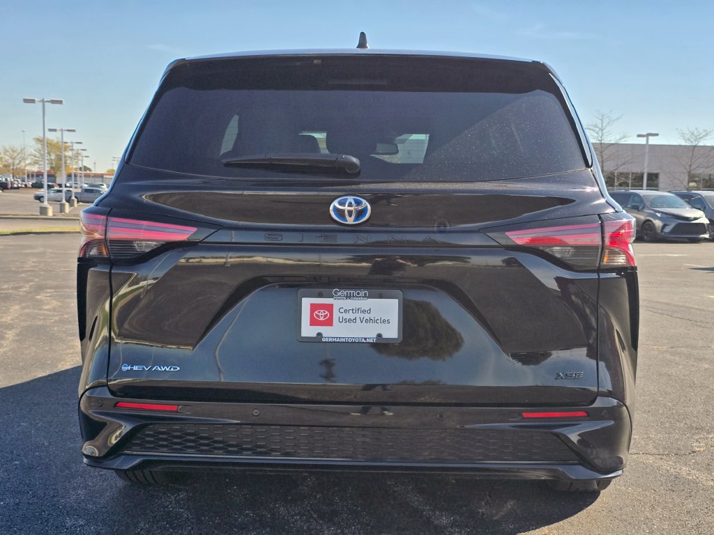 Used 2025 Toyota Sienna XSE AWD/4WD image 16