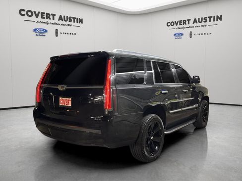 Used 2018 Cadillac Escalade Luxury image 5