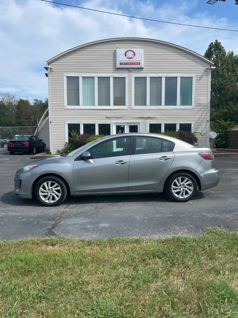 Used 2012 MAZDA MAZDA3 i Touring FWD image 2