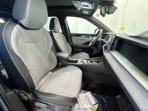 New 2025 Volkswagen Tiguan SE R-Line image 12