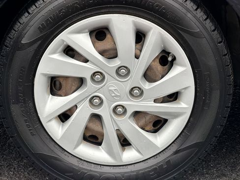 Used 2019 Hyundai Elantra SE w/ Cargo Package image 14