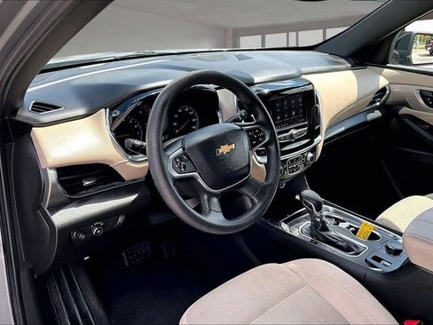 Used 2023 Chevrolet Traverse LS FWD image 15