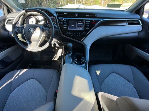 Used 2018 Toyota Camry LE image 12