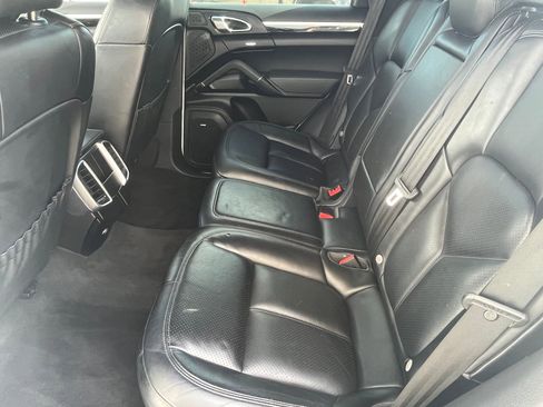 Used 2017 Porsche Cayenne Platinum Edition image 13