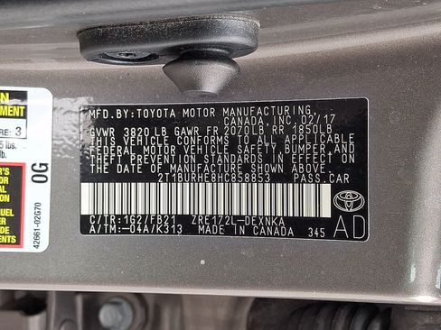 Used 2017 Toyota Corolla LE w/ Carpet Mat Package (TMS) FWD image 26
