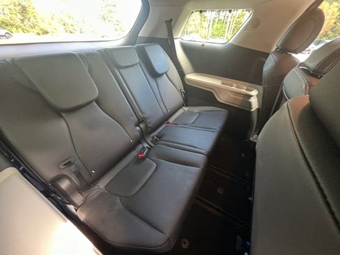 Used 2023 Kia Carnival SX image 19