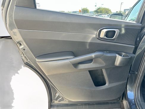Used 2024 Kia Sorento S image 25