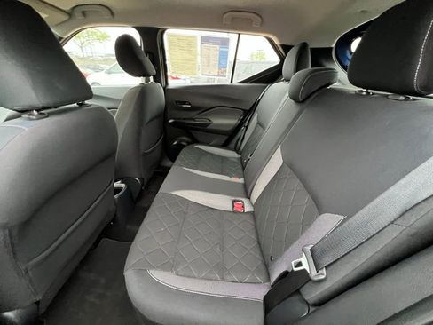 Used 2019 Nissan Kicks SV FWD image 18