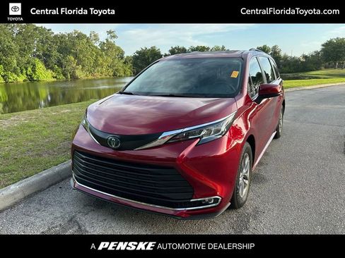 Used 2022 Toyota Sienna XLE w/ XLE Plus Package FWD image 1