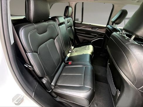 Used 2022 Jeep Grand Cherokee Summit AWD/4WD image 26