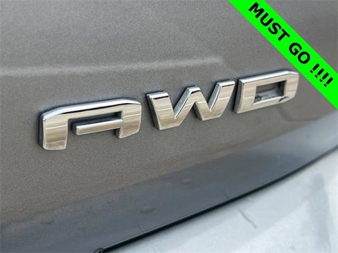 Used 2024 GMC Terrain SLT image 14