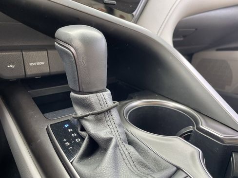 Used 2024 Toyota Camry SE image 5