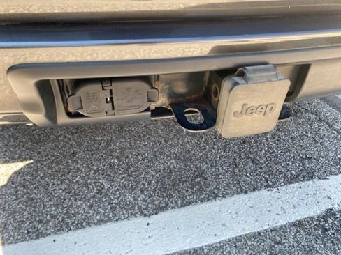 Used 2018 Jeep Grand Cherokee Overland image 11