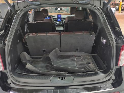 Used 2021 Ford Explorer Platinum w/ Equipment Group 601A AWD/4WD image 12