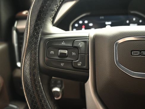 Used 2025 GMC Sierra 3500 Denali AWD/4WD image 17